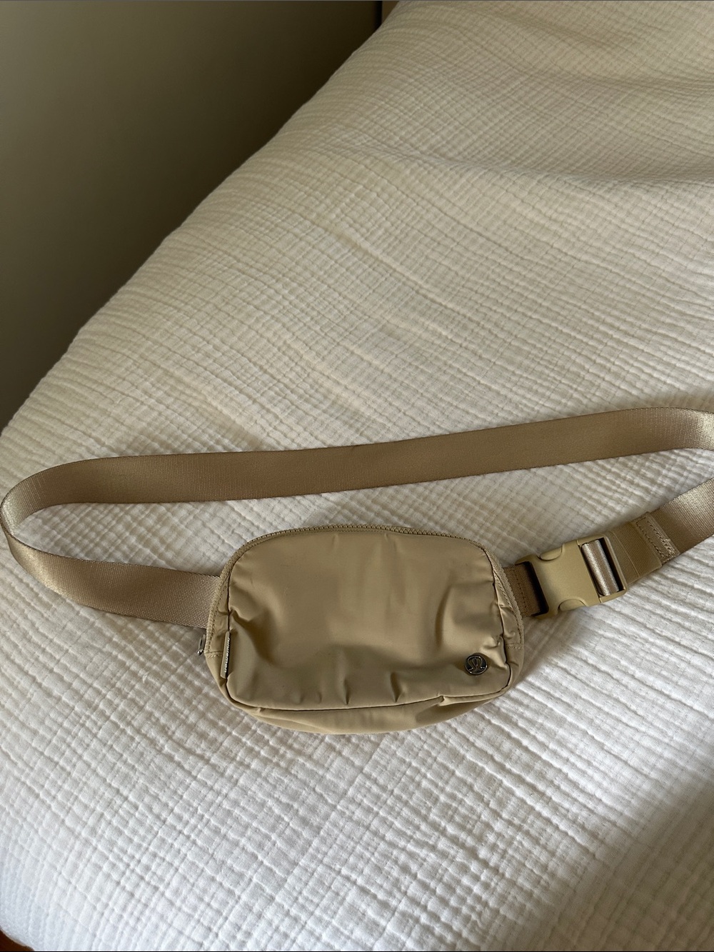 lululemon athletica beige crossbody belt bag